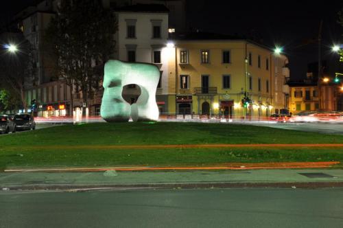 Alla scoperta di Prato - Forma squardata con taglio - Henry Moore